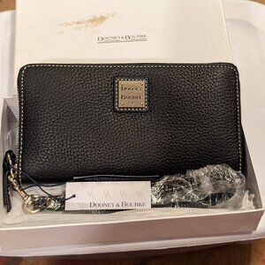 Brand New Dooney & Bourke Wallet Wrislet